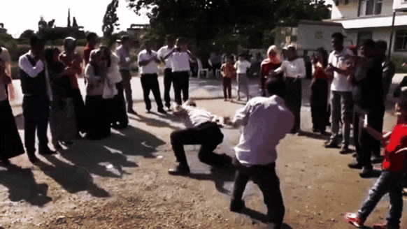 Танец на колене