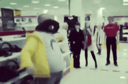 Танец в магазине