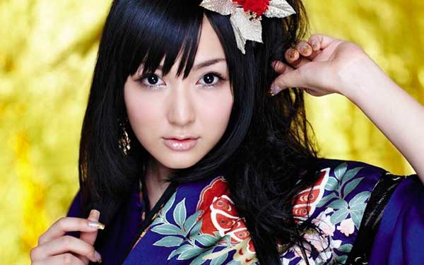 Азиатская брюнетка