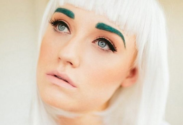 Зеленые брови