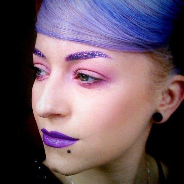 Фиолетовые брови