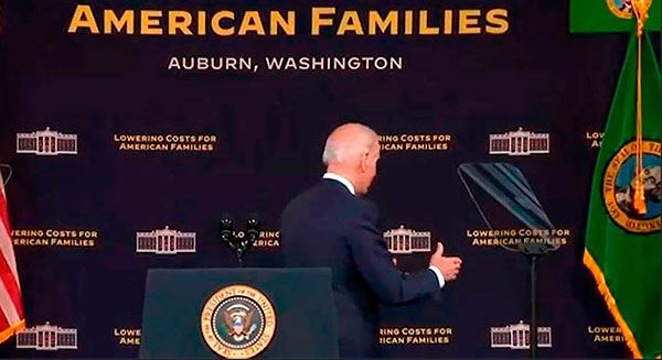 Байден здоровается с невидимкой