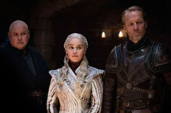 Дайнерис в кругу советников